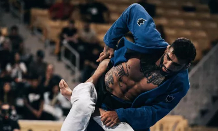 CAMPEÃO MUNDIAL DE JIU-JÍTSU, LEANDRO LO, É BALEADO CABEÇA, DURANTE SHOW EM CLUBE DA ZONA SUL DE SP