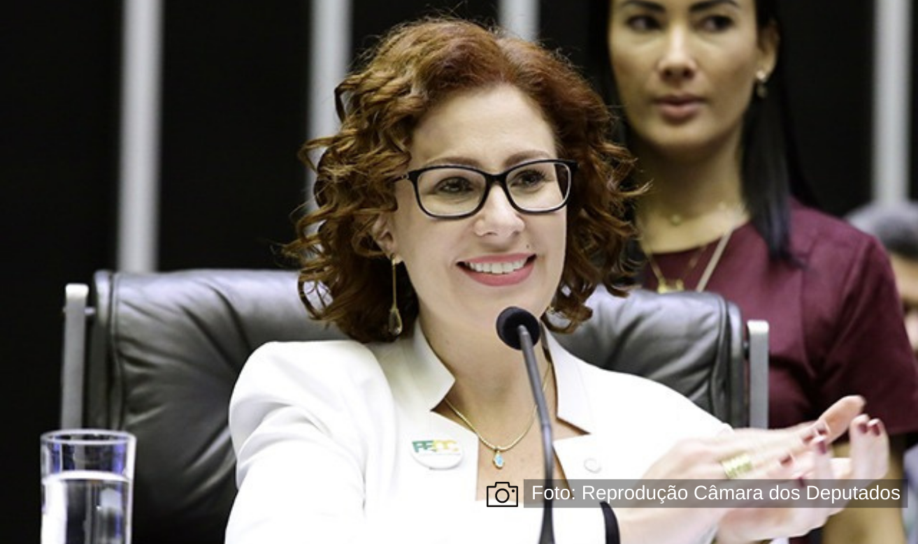 Carla Zambelli critica atitude de Bolsonaro e fala em erros de Lula