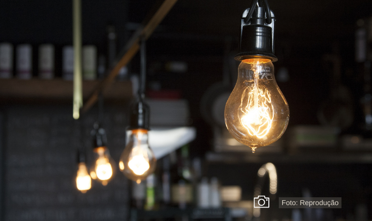 Governo planeja permitir escolha de fornecedor de energia para consumidores residenciais até 2030