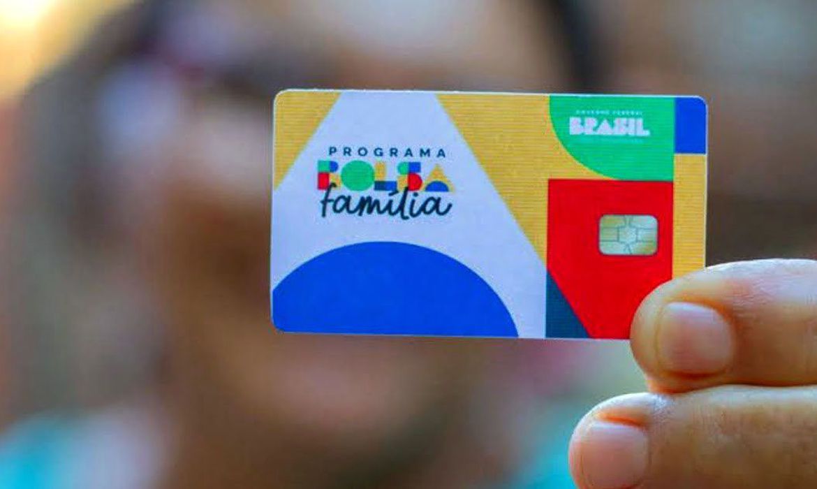 Polícia Federal investiga fraudes no Bolsa Família no sul da Bahia; três mandados são cumpridos em Ilhéus