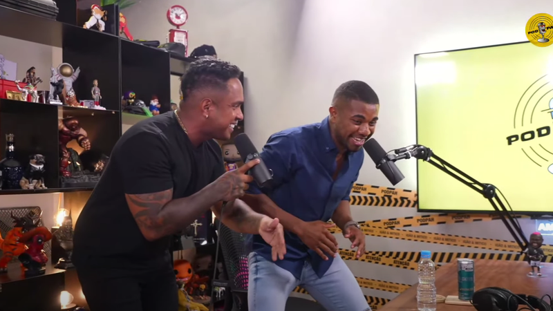 Bruno Magnata, do La Furia, invade podcast e canta ‘Calma, calabreso’ com Davi