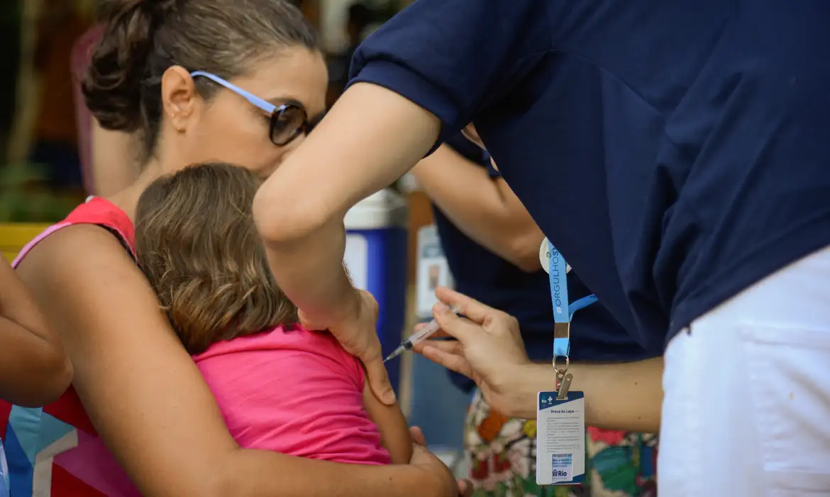 STJ impõe multa aos pais que não vacinarem os filhos contra covid
