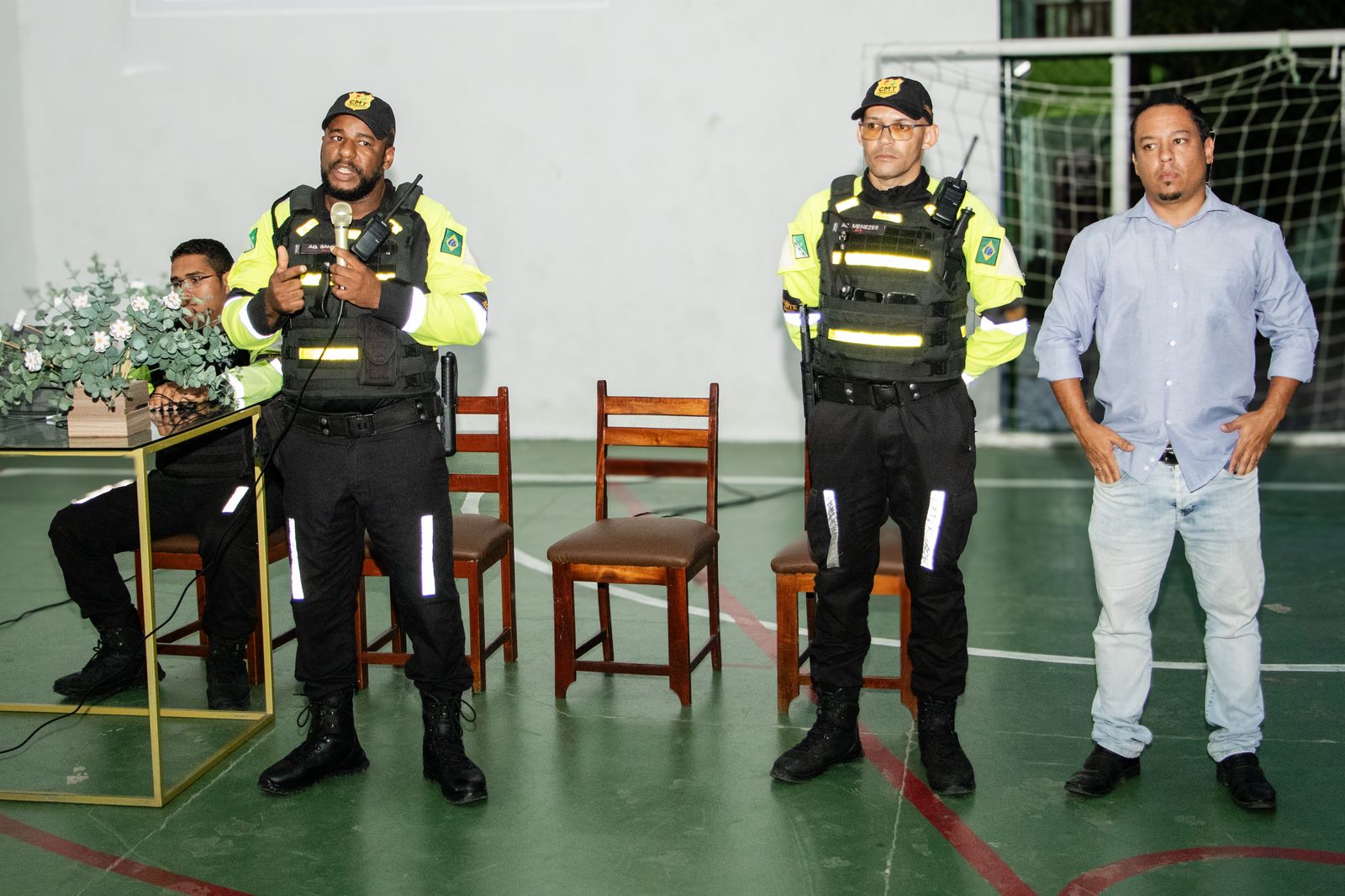 Agentes de trânsito de Amargosa realizam palestra em escolas sobre uso irregular de veículos motorizados por adolescentes