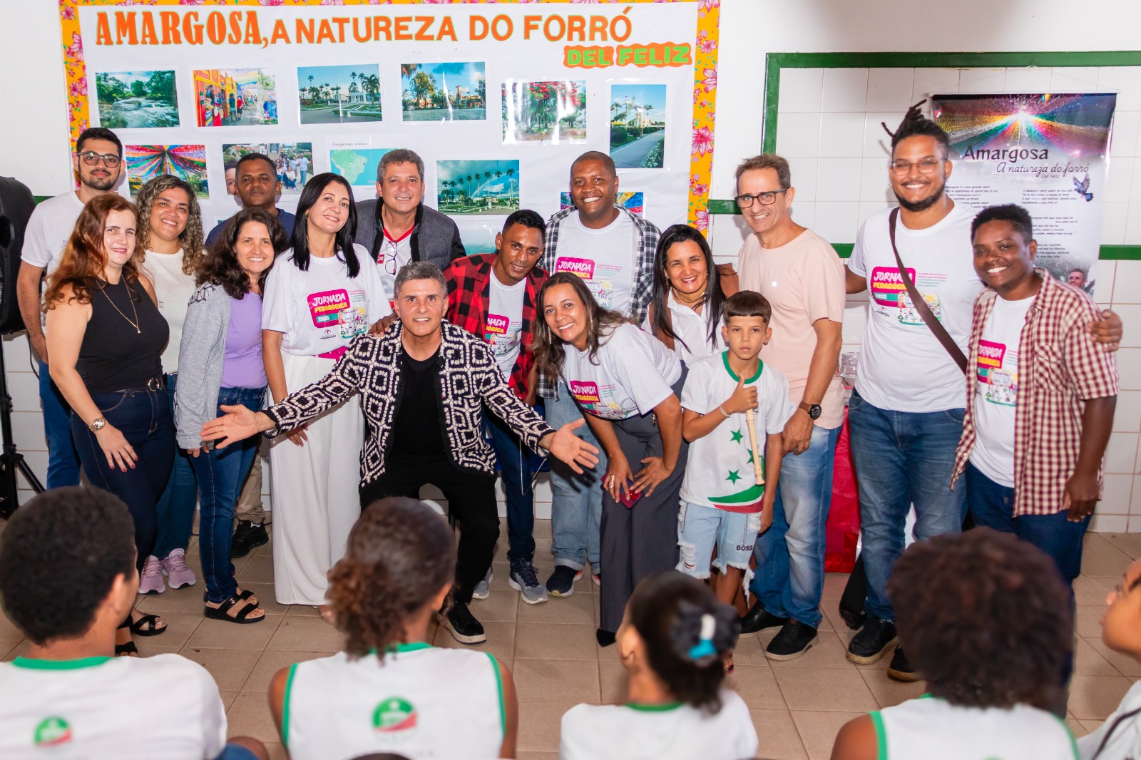 Cantor Del Feliz participa de aula de musicalização em escola municipal de Amargosa