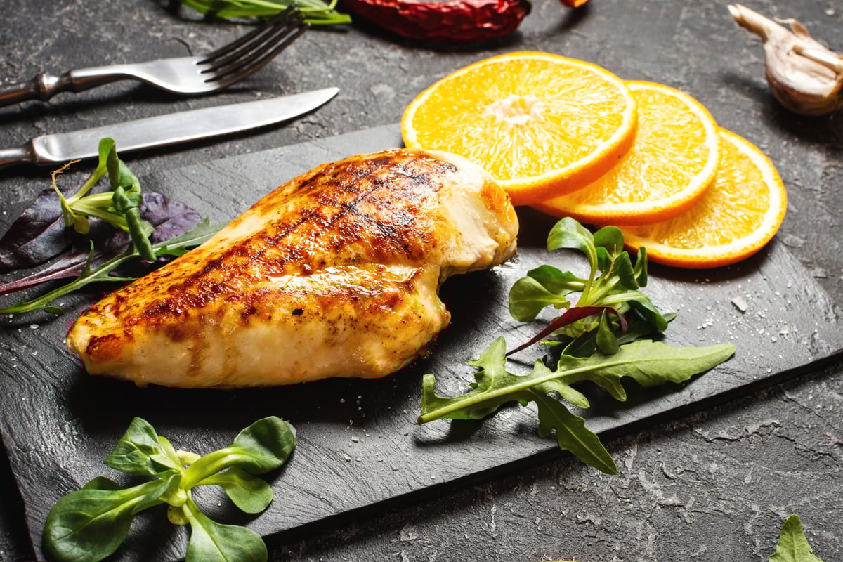 Preço do frango deve cair no Brasil após caso de gripe aviária