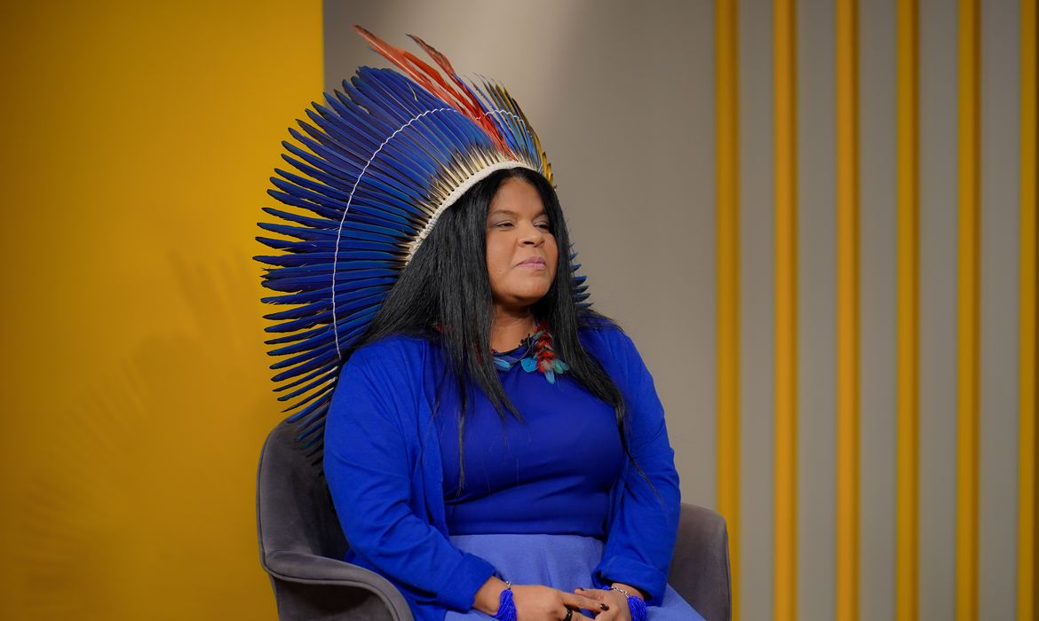 UERJ entrega título doutora honoris causa à ministra Sonia Guajajara