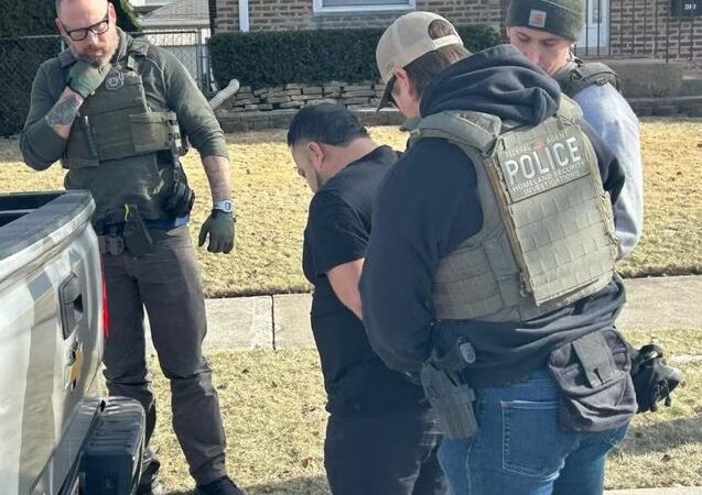 Governo Trump anuncia que pagará US$ 1 mil a imigrantes ilegais que deixarem o país por iniciativa própria