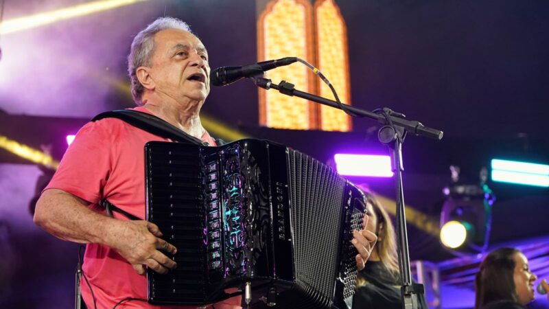 Terceira noite do São João de Amargosa valorizou forró raiz com Flávio José e embalou com o piseiro de Iguinho e Lulinha