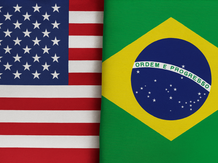 Trump assina decreto que impõe tarifa de 50% ao Brasil