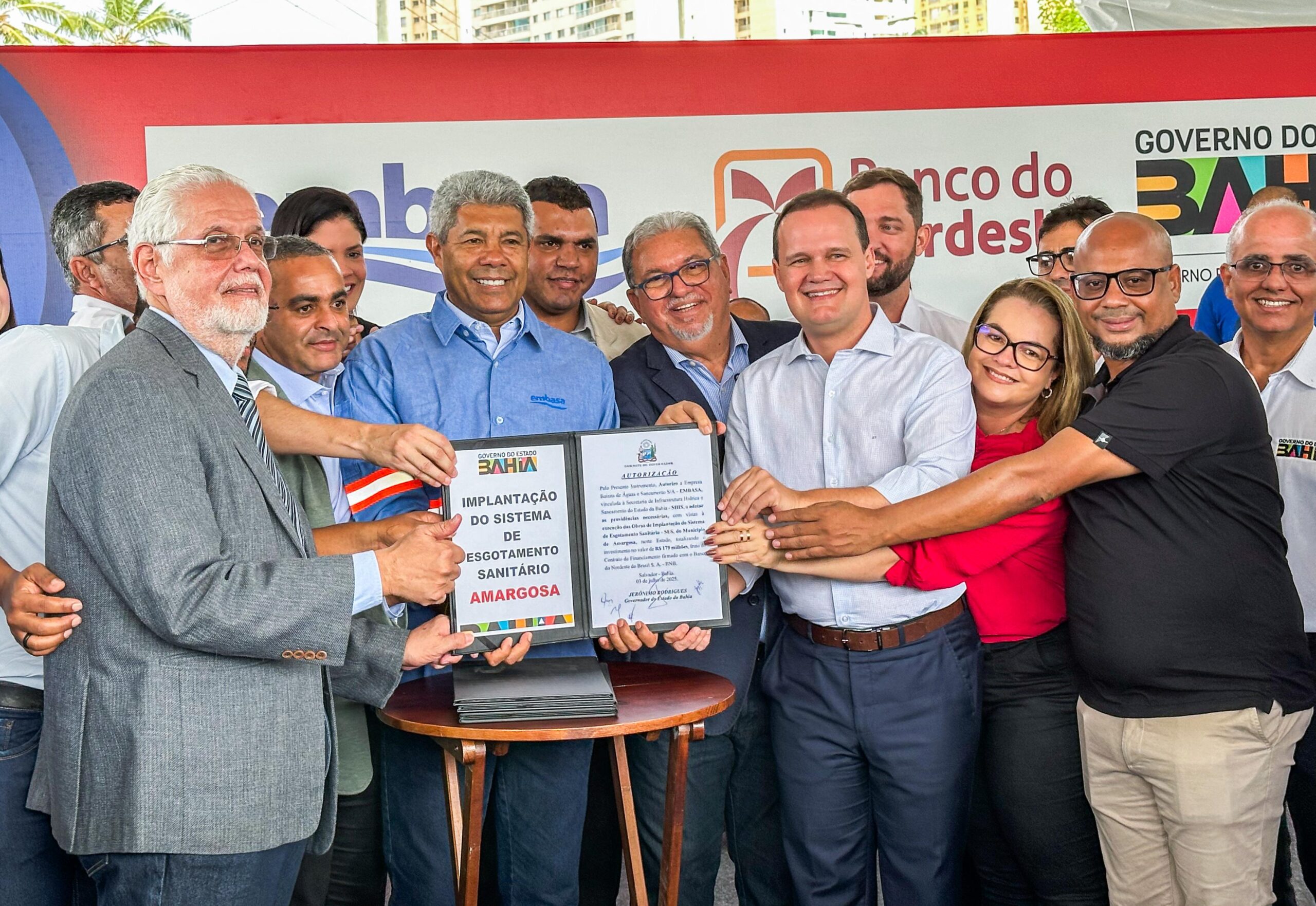 Jerônimo Rodrigues assina ordem de licitação para implantação do esgotamento sanitário em Amargosa