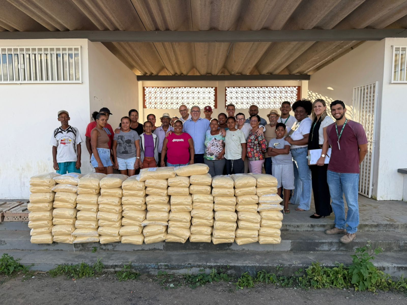 Projeto Galinheiro entrega pintos para 20 famílias da comunidade de Mata das Covas