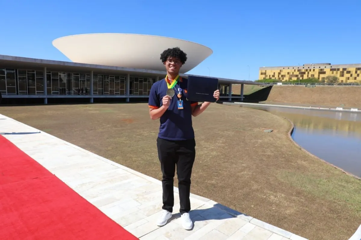 Estudante baiano assume mandato de jovem senador com projeto sobre crise climática