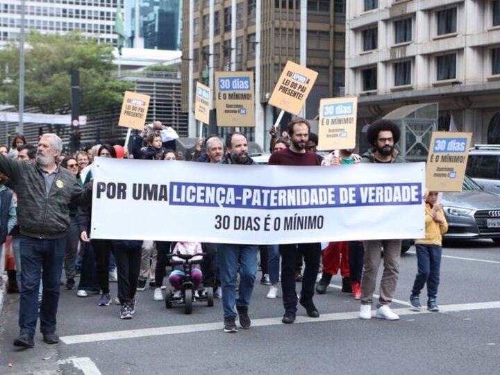 Atos em capitais pedem ampliação da licença-paternidade para 30 dias