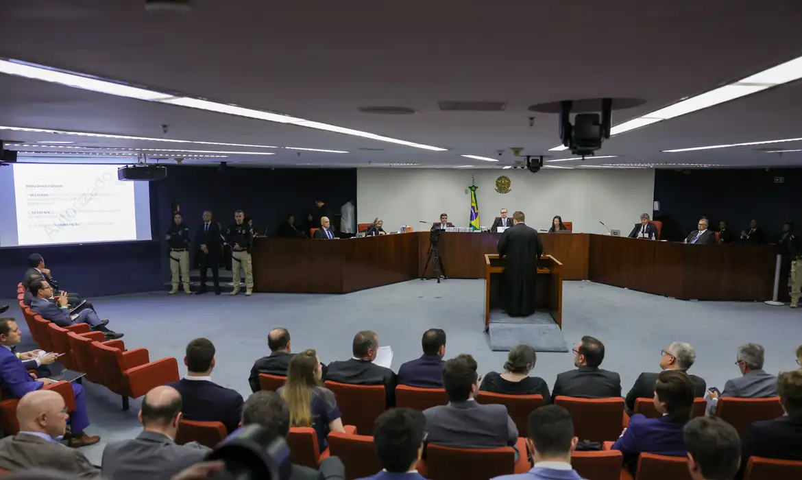 Defesas questionam provas, delação e conduta de Moraes