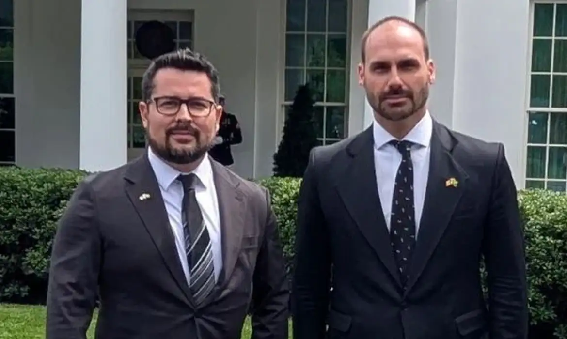 PGR denuncia Eduardo Bolsonaro e Paulo Figueiredo por coação no curso de processo