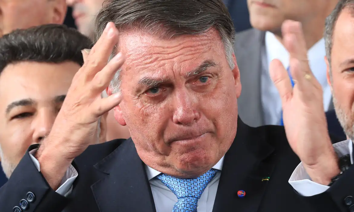 STF condena Bolsonaro a 27 anos de prisão em ação sobre trama golpista