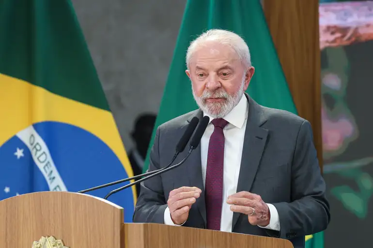 Lula autoriza  fim da obrigatoriedade de autoescola para tirar CNH
