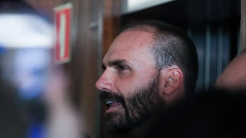 Eduardo Bolsonaro já alcançou número de faltas para ter mandato cassado, diz Motta