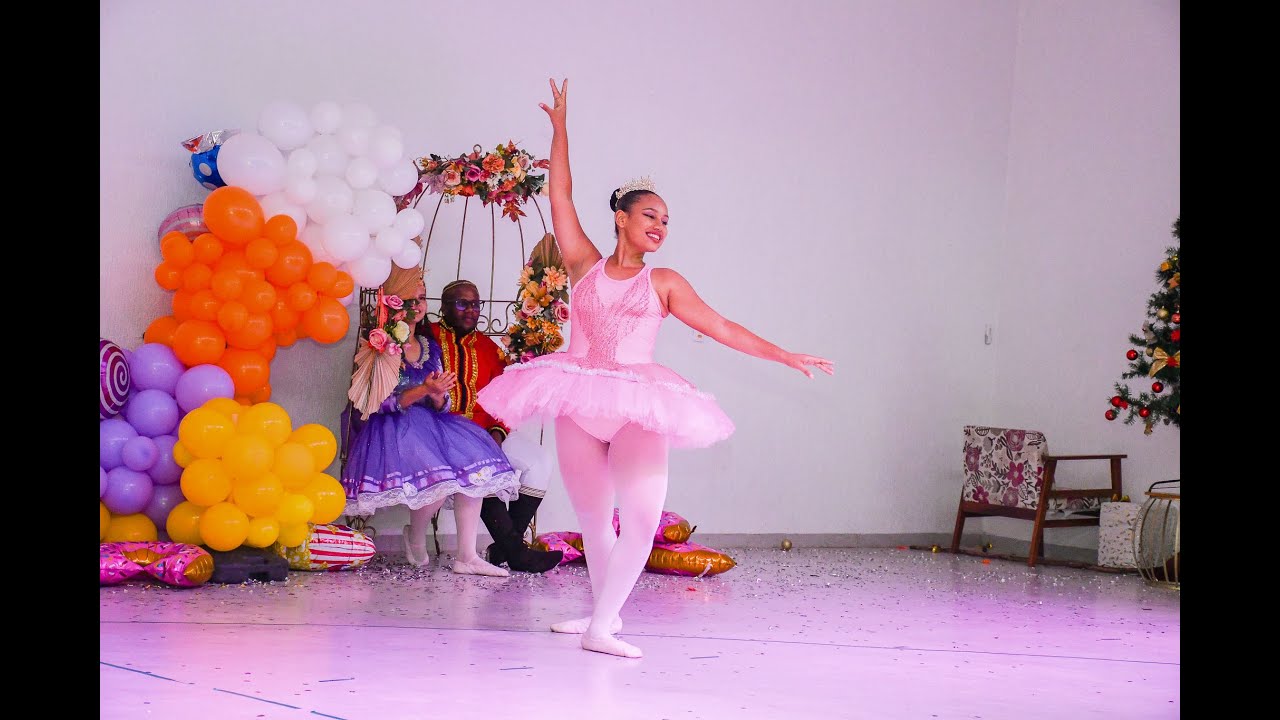 BALLET ELLEN ALVES CELEBRA 10 ANOS COM ESPETÁCULO