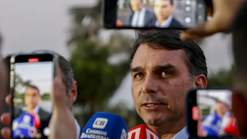 Flávio diz a aliados que Bolsonaro o escolheu como candidato à Presidência em 2026