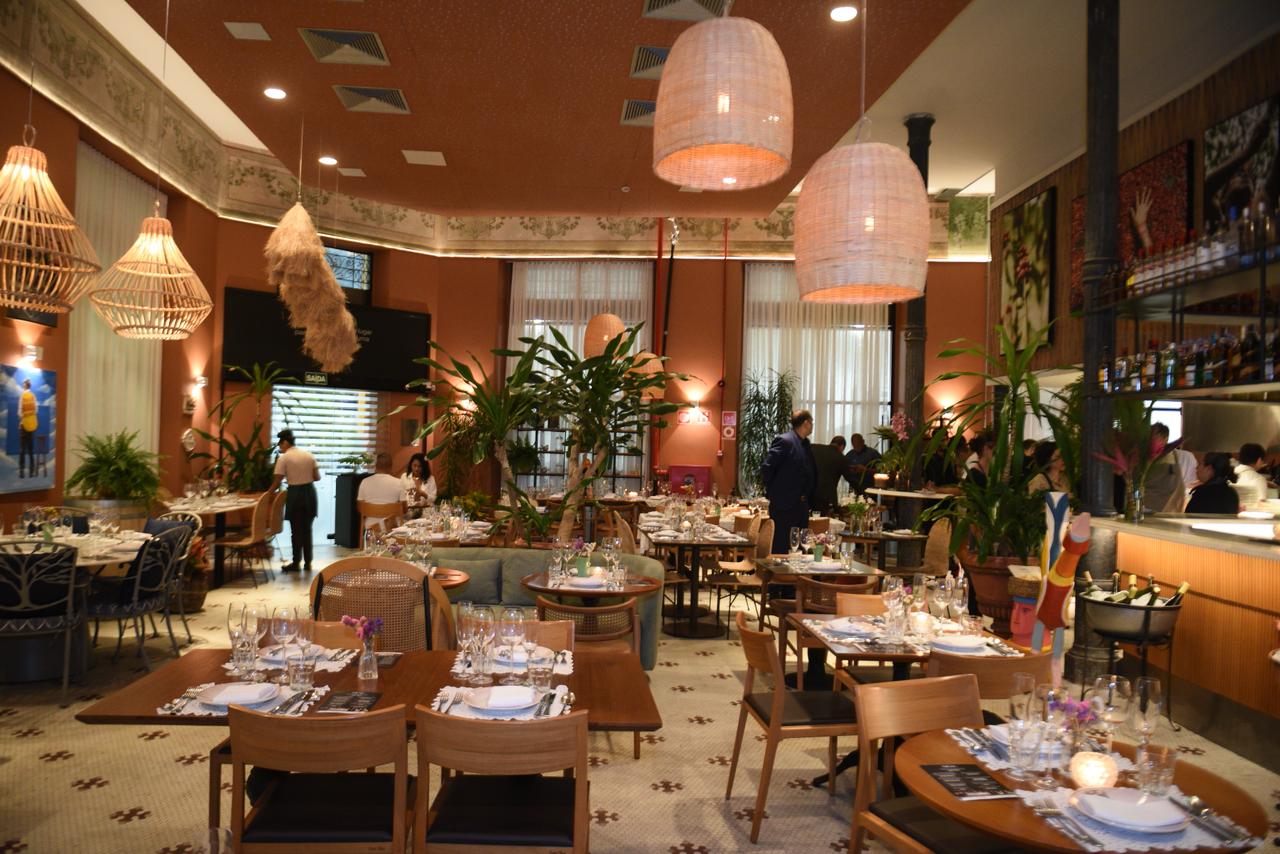 Casarìa com Bonfim movimenta Palacete Tirachapéu com feijoada e samba