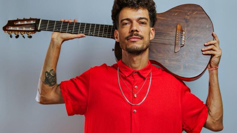 Celebrando o verão, cantor Jalmy apresenta show inédito na Arena do Sesc Senac Pelourinho nesta sexta-feira (9)