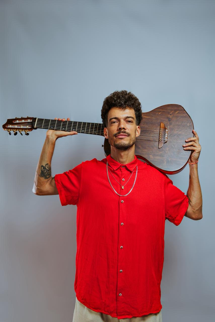 Celebrando o verão, cantor Jalmy apresenta show inédito na Arena do Sesc Senac Pelourinho nesta sexta-feira (9)