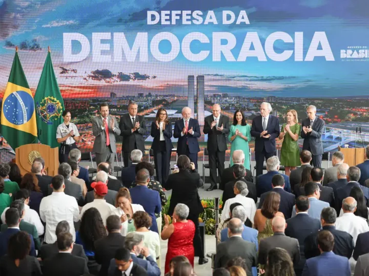 Lula veta integralmente projeto que reduzia penas por atos golpistas de 8 de janeiro