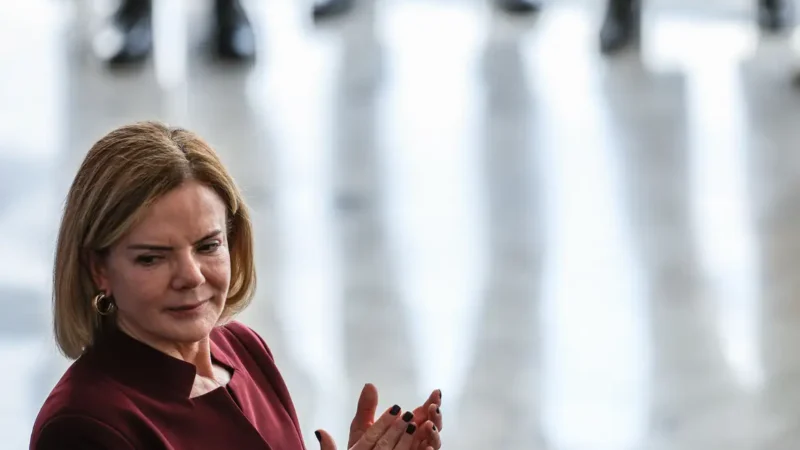 Gleisi diz que fim da escala 6×1 é prioridade do governo federal em 2026