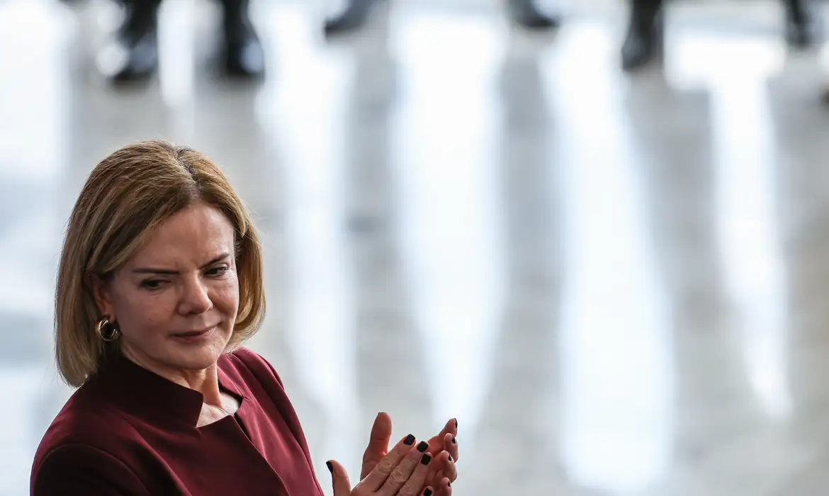 Gleisi diz que fim da escala 6×1 é prioridade do governo federal em 2026