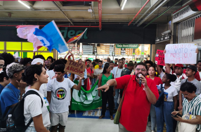 Movimentos sociais protestam contra aumento da tarifa de ônibus em Salvador