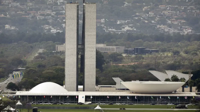 Lula sanciona, com vetos, reajuste salarial para cargos do Legislativo