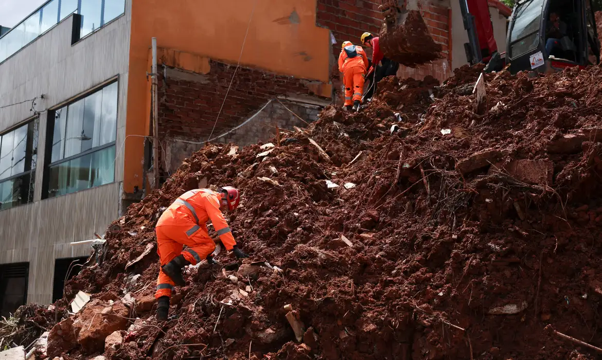 sobe para 59 Número de mortes causadas pelas chuvas em Minas