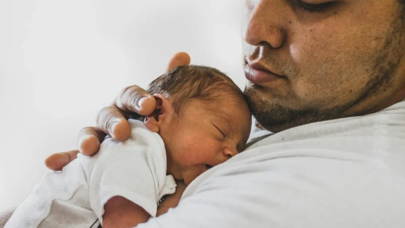 Nova lei de licença-paternidade é sancionada; veja como chegará a 20 dias