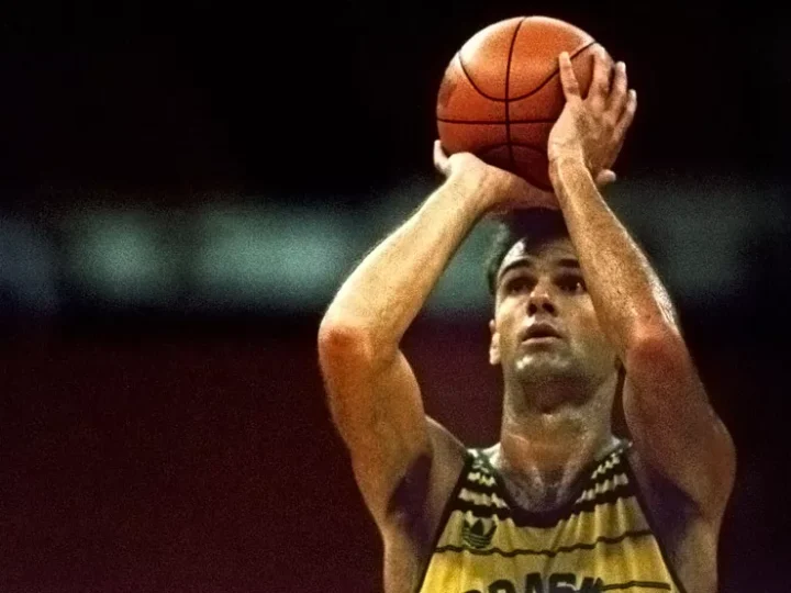Morre Oscar Schmidt, ícone do basquete mundial, aos 68 anos