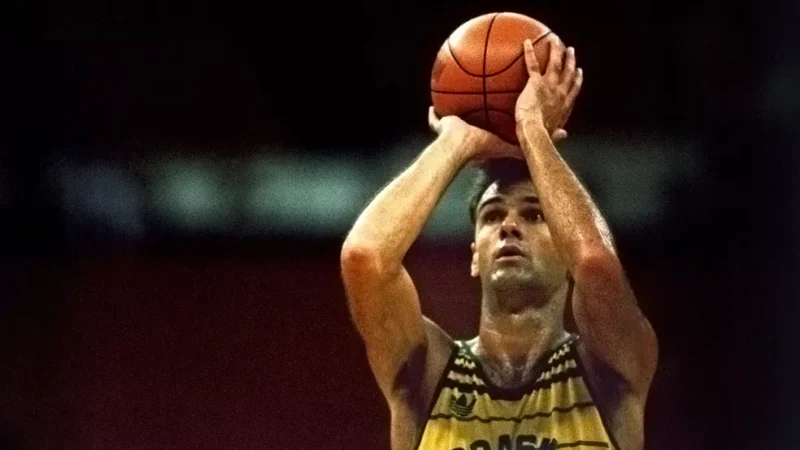 Morre Oscar Schmidt, ícone do basquete mundial, aos 68 anos