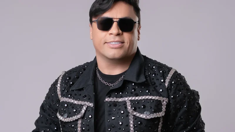 Cantor Neto Araújo, ex-Cavaleiros do Forró, morre aos 42 anos
