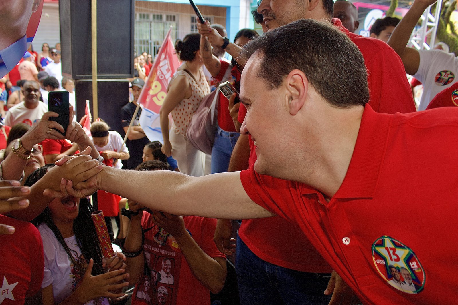 Júlio Pinheiro lança candidatura a deputado estadual em ato com mais de 3 mil pessoas em Amargosa