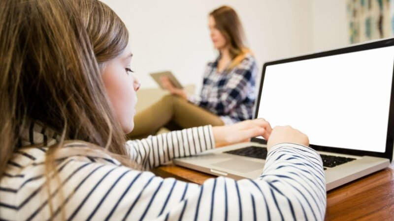 Caso Discord reacende debate sobre responsabilidade de plataformas e pais na proteção de crianças e adolescentes