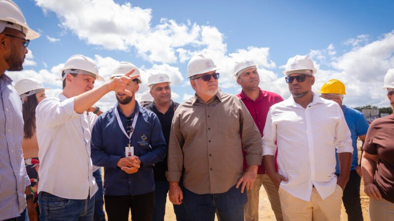 Prefeito Getúlio Sampaio visita obras da Maternidade Regional, em Amargosa