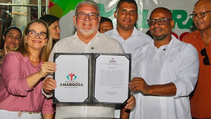 Getúlio Sampaio assina ordem de serviço para a construção da Areninha da Gamboa