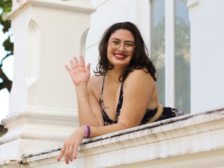 Escritora baiana Sarah Oliveira lança romance “A Luz Que Vi em Você” durante a Bienal do Livro de São Paulo