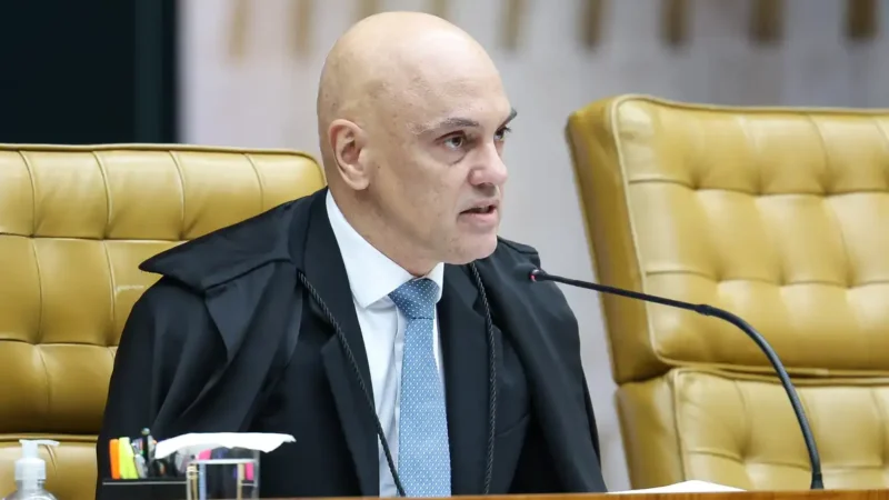 Moraes encaminha a Fachin pedido de investigação contra Mendonça