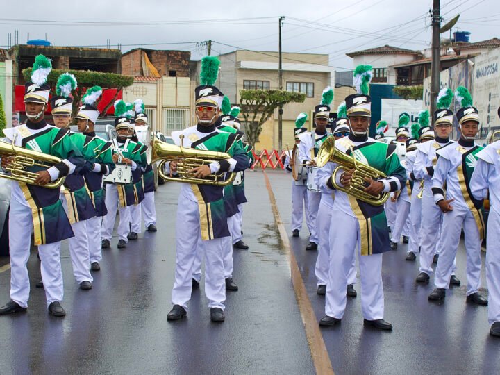 AMARGOSA CELEBRA 7 DE SETEMBRO COM DESFILE CÍVICO PELAS RUAS DA CIDADE