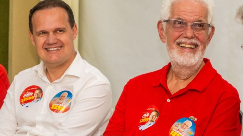 Em plenária, Júlio Pinheiro e Jorge Solla oficializam aliança pela saúde da Bahia com profissionais da área