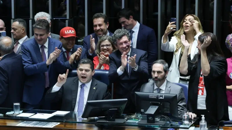 Senado aprova fim da escala 6×1 e redução da jornada de trabalho